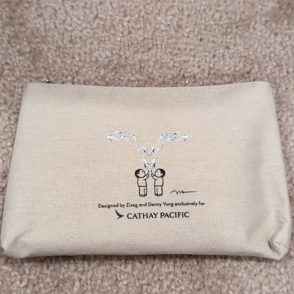 Cathay Pacific Premium Economy Amenity Bag - Picture 1 of 3